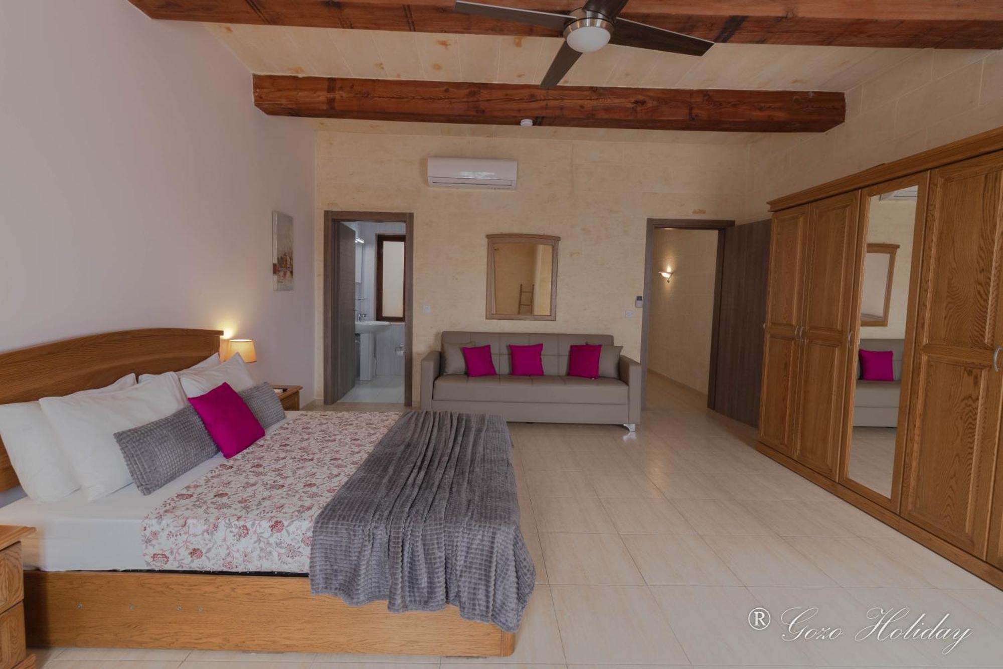 Hollies Vila Qala Exterior foto